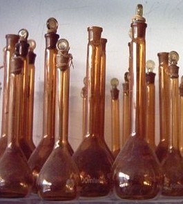 棕容量瓶 规格：棕色，1-2mL，数量便订